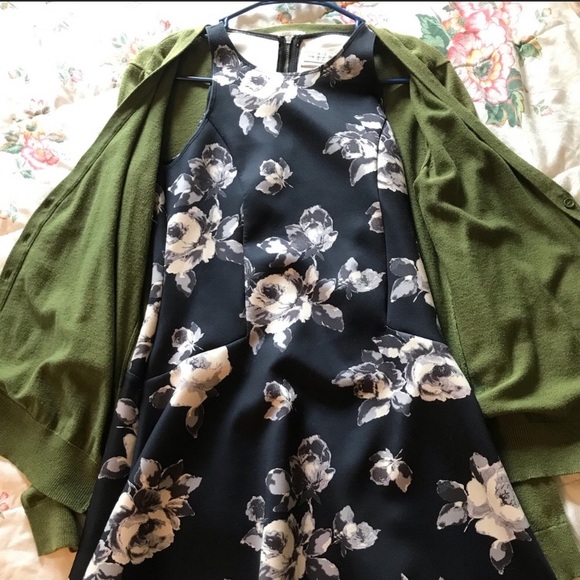 Abercrombie Dress 🥀 - Picture 2 of 4